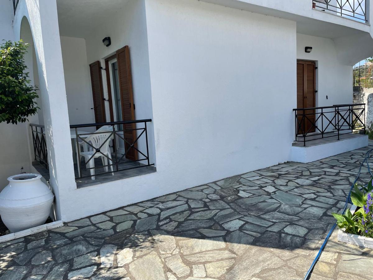 Karagiozos Studios & Apartments Skopelos Town Bagian luar foto