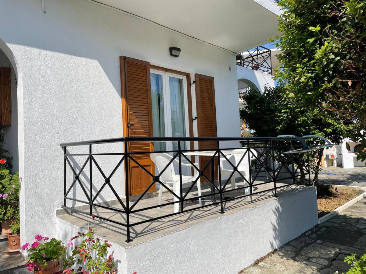 Karagiozos Studios & Apartments Skopelos Town Bagian luar foto
