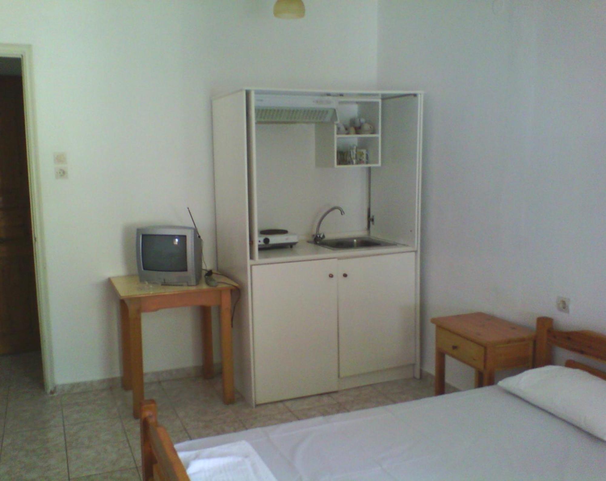 Karagiozos Studios & Apartments Skopelos Town Ruang foto