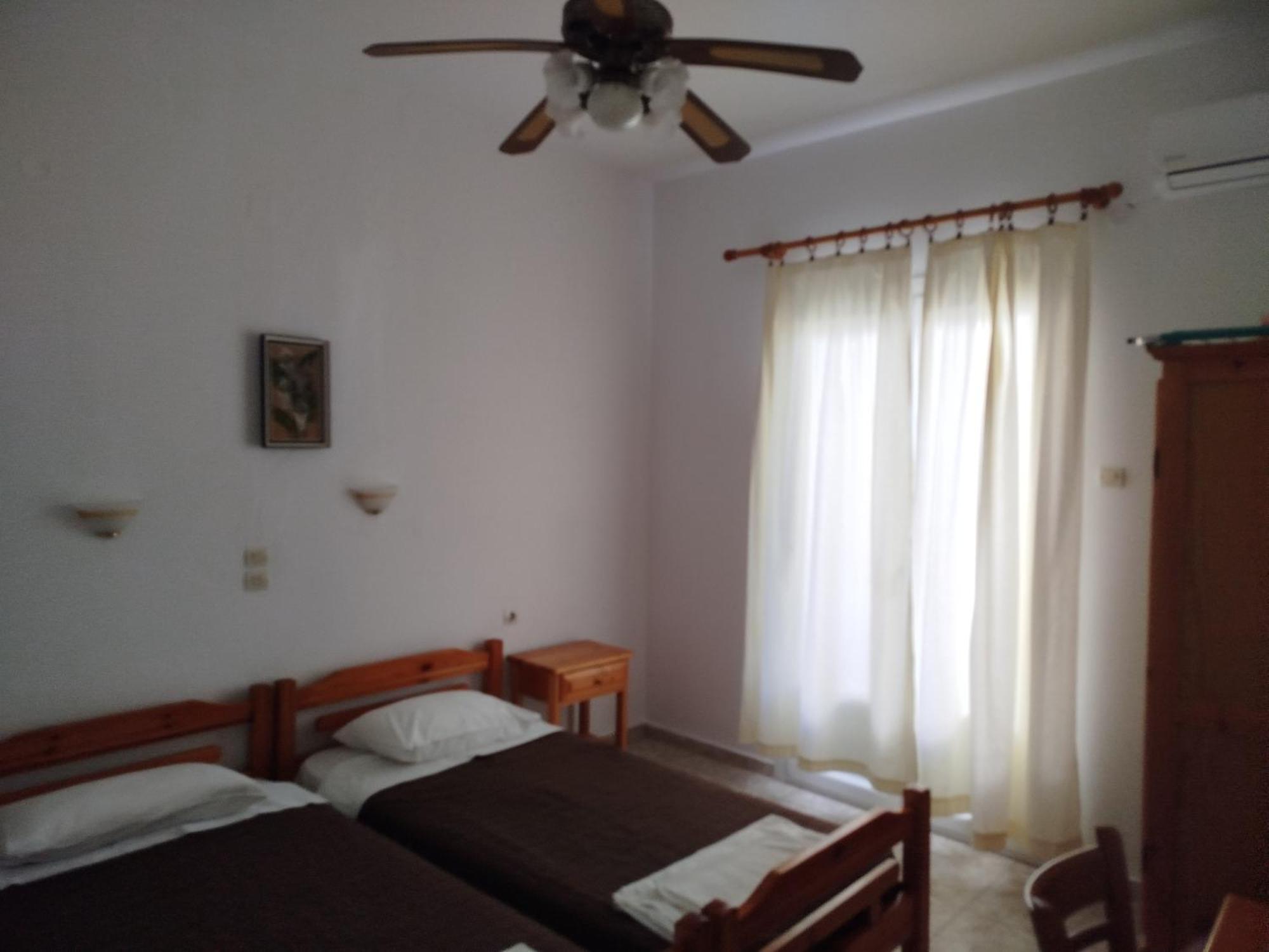 Karagiozos Studios & Apartments Skopelos Town Bagian luar foto