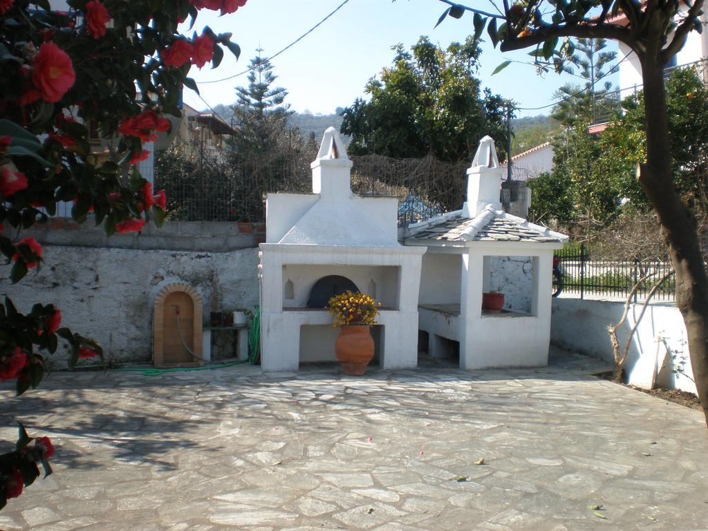Karagiozos Studios & Apartments Skopelos Town Bagian luar foto
