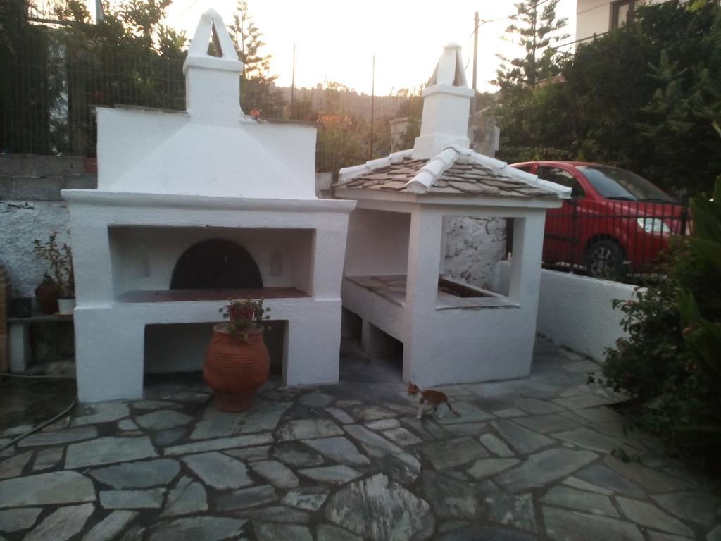 Karagiozos Studios & Apartments Skopelos Town Bagian luar foto