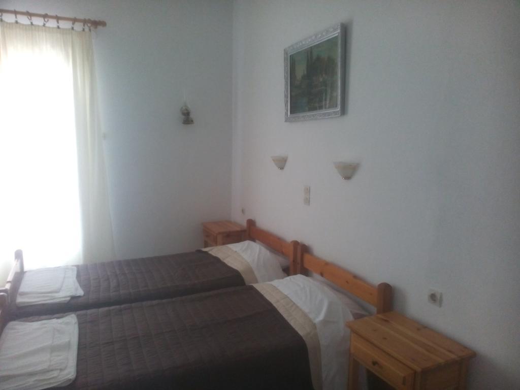 Karagiozos Studios & Apartments Skopelos Town Bagian luar foto